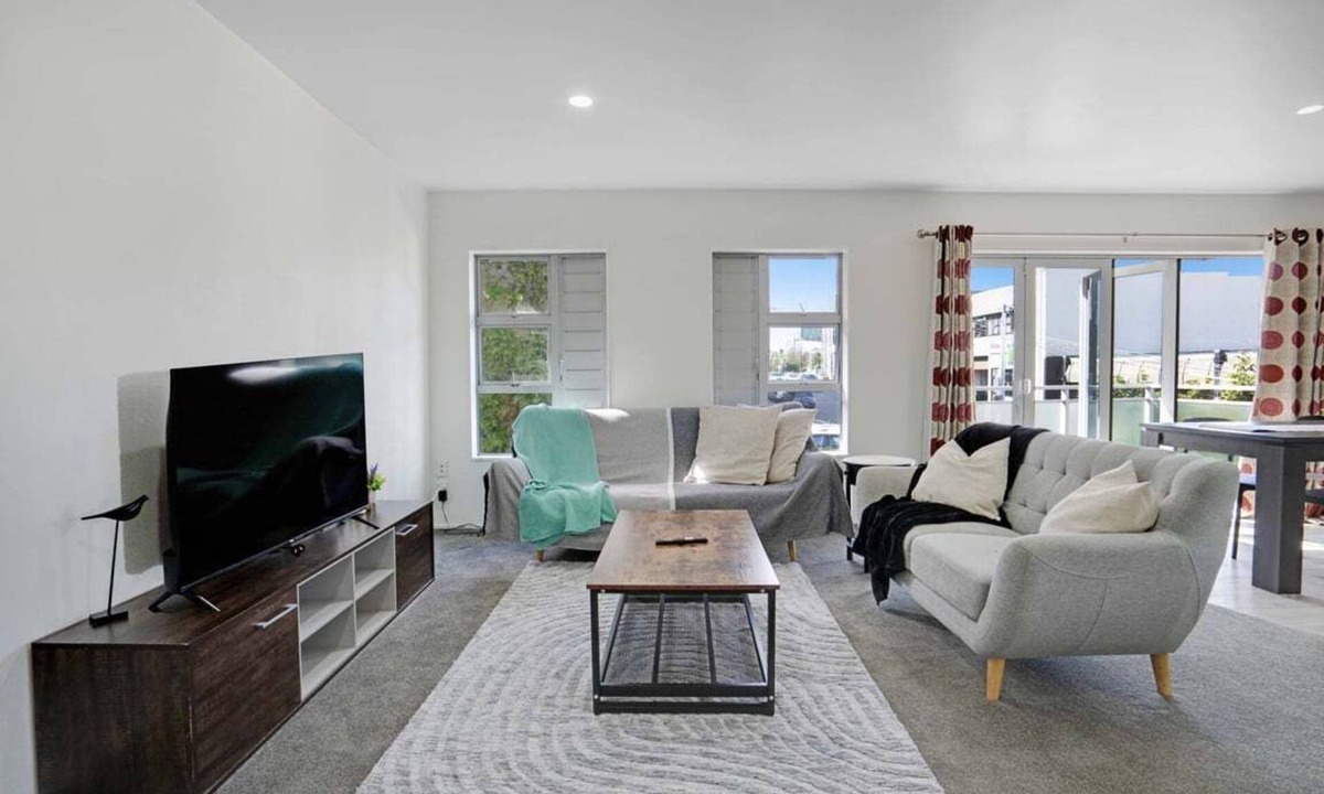 Grafton Apartment | 1AB/17 Rare Find Sleeps 8! - 4 BR 2 BA Family Townhouse Grafton