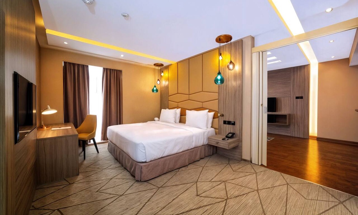 Dubai Production City Hotel | 1BR Suite | FourPoints Dubai | Extra Space, Pool + Spa, Dubai Base