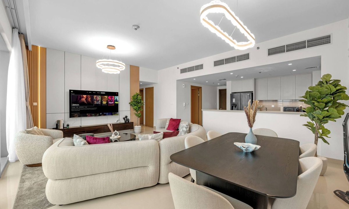 Dubai Apartment | 3 Bedroom in Habour Views in Creek with Modern Amenities