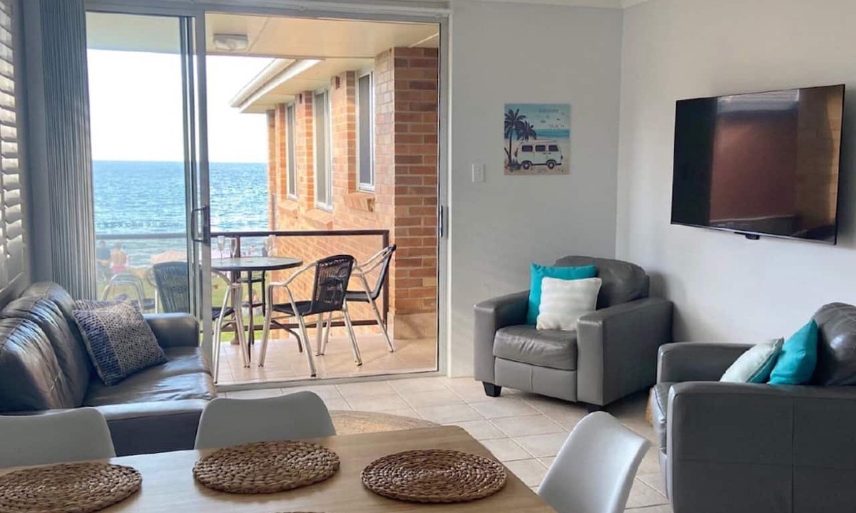 Avoca Beach Apartment | Absolute Beachfront Apartment Avoca Beach Accom