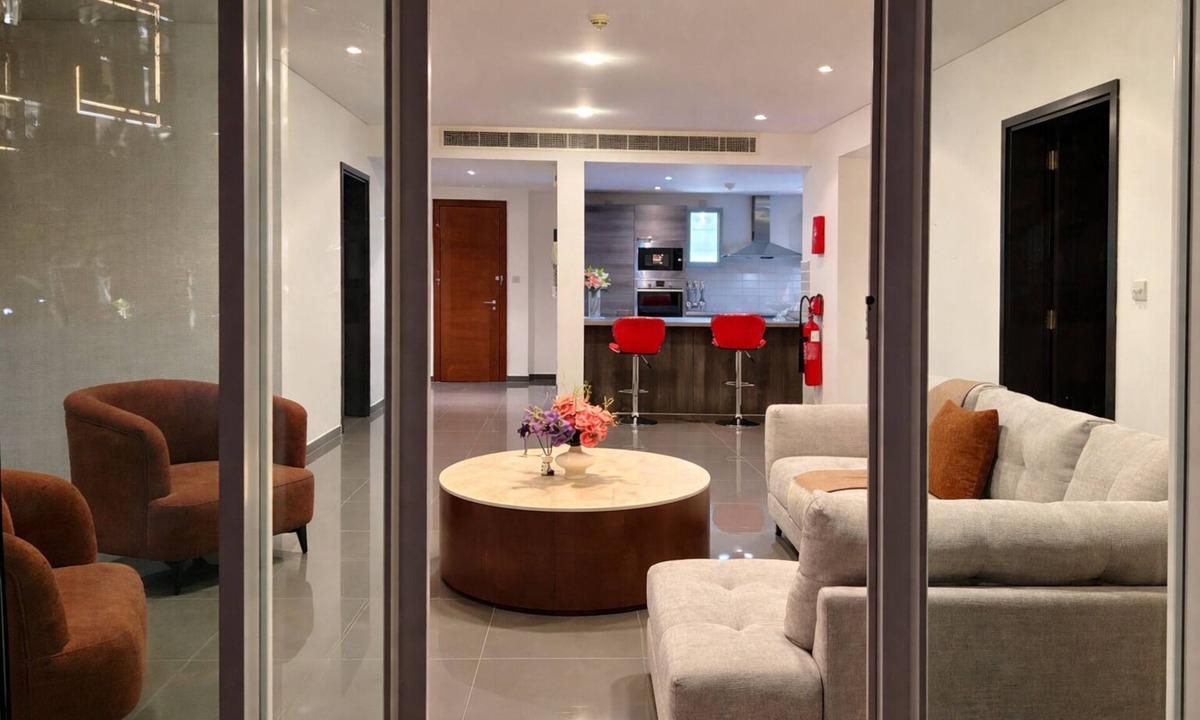 Muscat Apartment | Almouj Luxury Apt I Opposite to Kempinski & VOCO I 5 Min Walk to Beach I Muscat