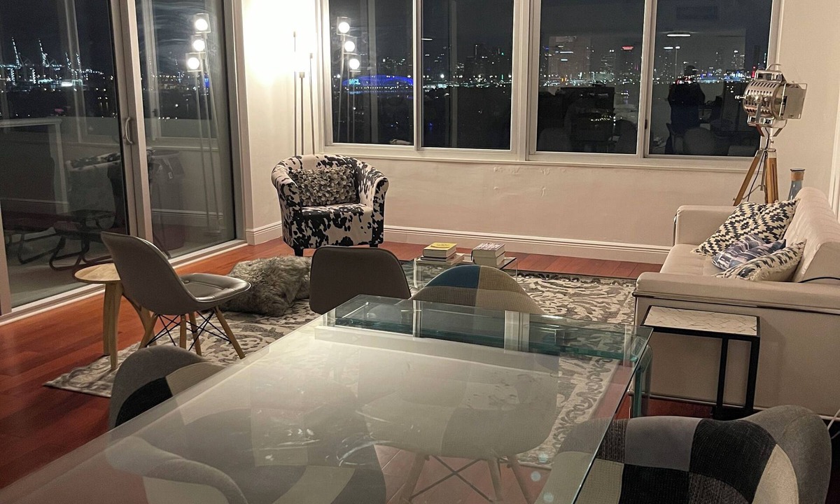 West Avenue Apartment | Amazing view, gym, pool, close to restaurants, close to the beach