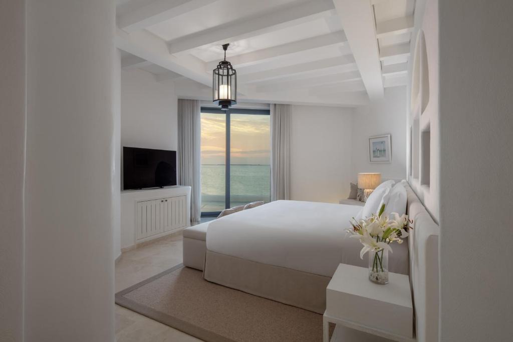 Ghantoot Resort | Anantara Retreat Santorini Abu Dhabi - Adults Only