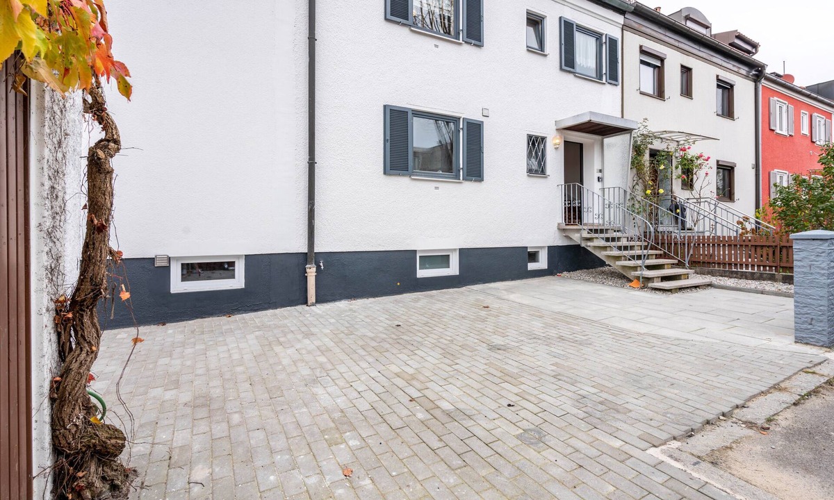 Dachau District Apartment | Apartment 'Munich Hideaway' with Private Garden and Balcony