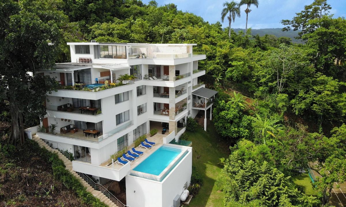 El Callejon Apartment | Beachfront Apartment/Gated/2 Pools/Outdoor Dining Area/Tennis Court