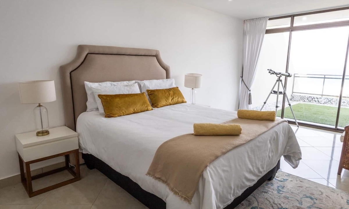 Manaba Beach Apartment | Beachfront | Sea Views | Central location