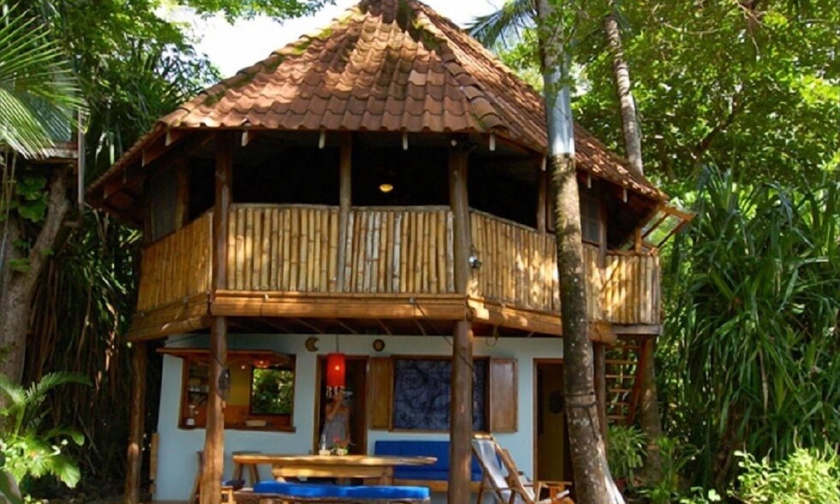 Montezuma House | Beautiful Beach-Front Home . Ocean View. Private & Quiet. NOW with STARLINK!