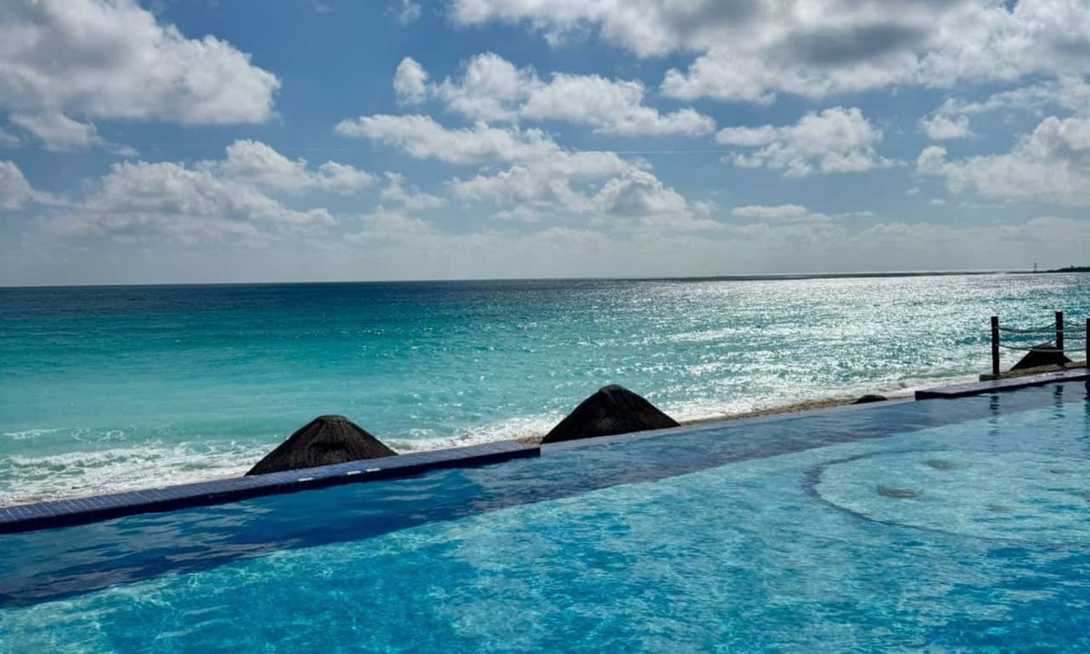 Punta Cancun Condo | Beautiful Ocean View Condo 1