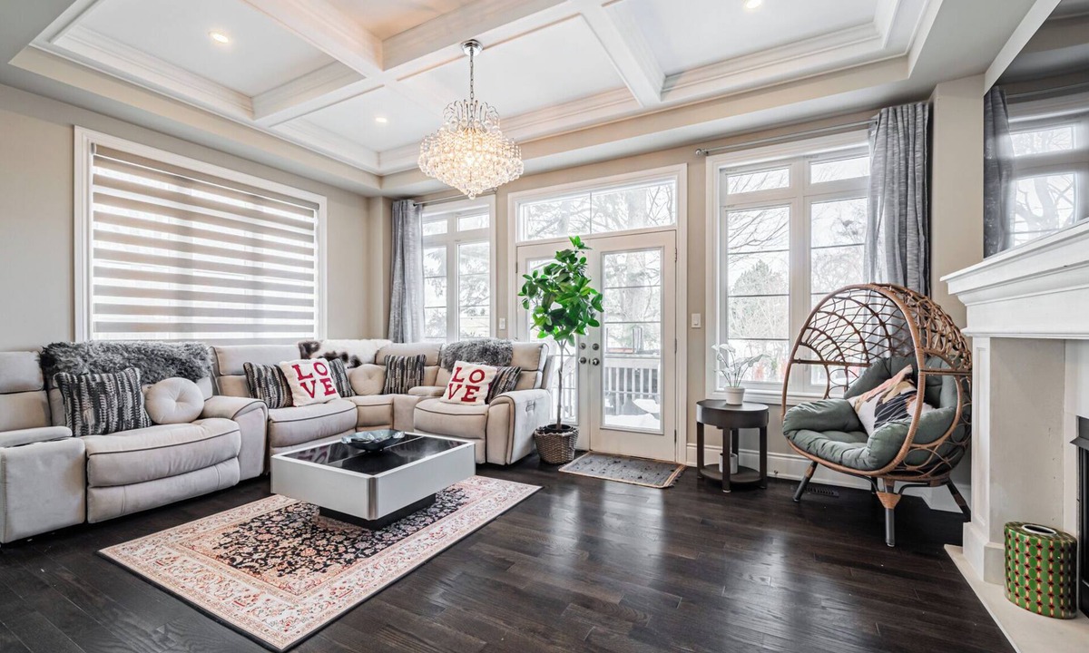 Cooksville House | Big House near China Town, Airport, Mississauga South