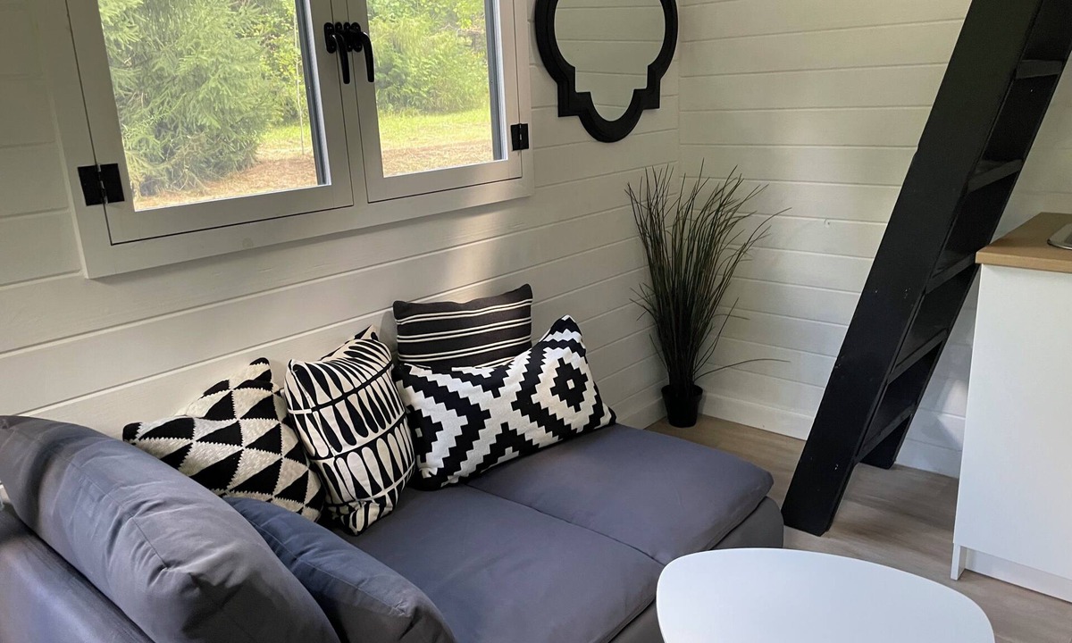 Erin Cabin | Blue Heron Bunkie A Luxury Forest Escape Near Erin, Ontario