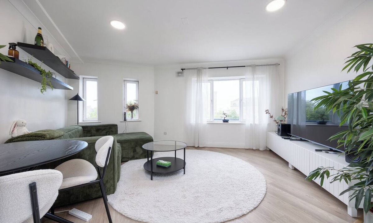 The Liberties Apartment | Central 2BR Flat w/balcony Near Temple Bar