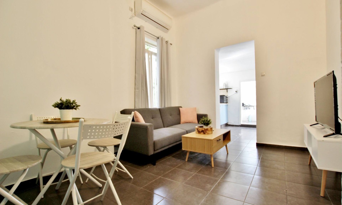 Neve Tzedek Apartment | Charming 1-bedroom apartment located in a beautiful apt complex in Neve Tzedek