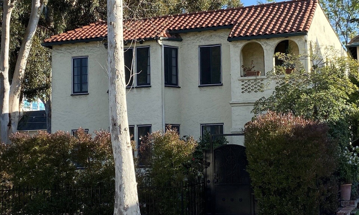 Beverly Grove House | Charming Spanish Oasis. Grove- Beverly Hills-LACMA-N. of Wiltshire.