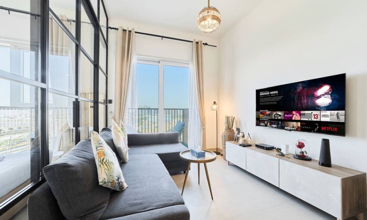 Dubai Apartment | Chic 1BR w/Balcony in Collective 2.0, Dubai Hills