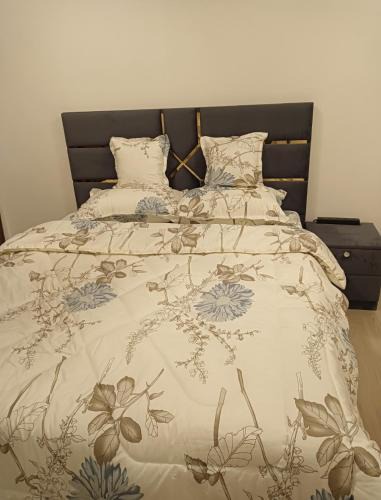Ajman House | Cozy Beautiful Private Room with Shared Washroom