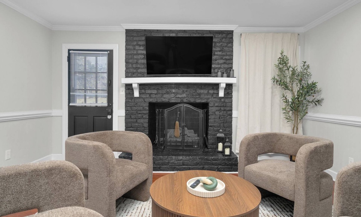 Goldrock House | Cozy Family Cottage ~ Prime Location!