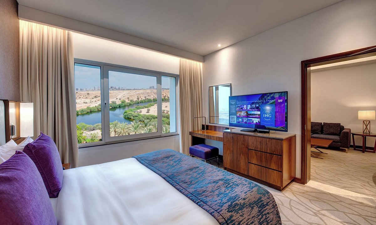 Muscat Hotel | Crowne Plaza Muscat OCEC by IHG
