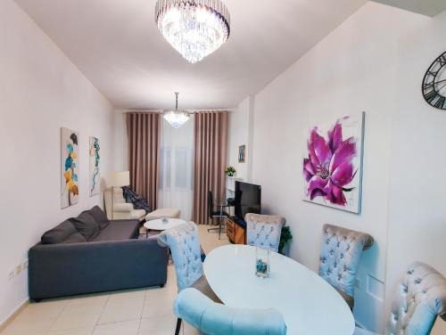 Dubai Apartment | Elegant Fresh 1BR with Heated Pool, just steps from Mall, Restaurants & Fitness center