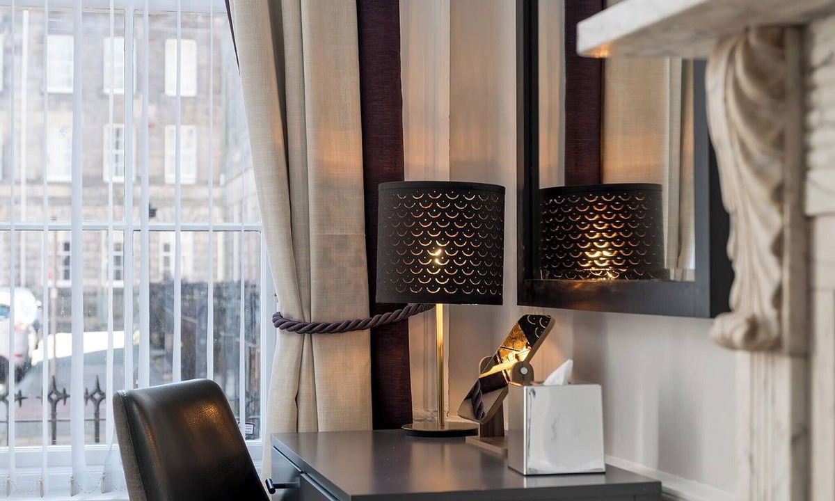 Newington Apartment | Elegant historic Edinburgh apartment with space for ten in a prime city location
