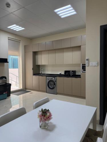 Abu Dhabi Villa | Extraordinary 6 Bedroom Villa in Abu Dhabi - Group Getaway