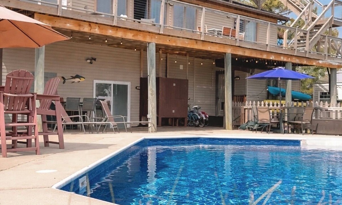 Sandbridge House | Family friendly beach house. Pool, hot tub, walk to beach. Dog friendly, fenced