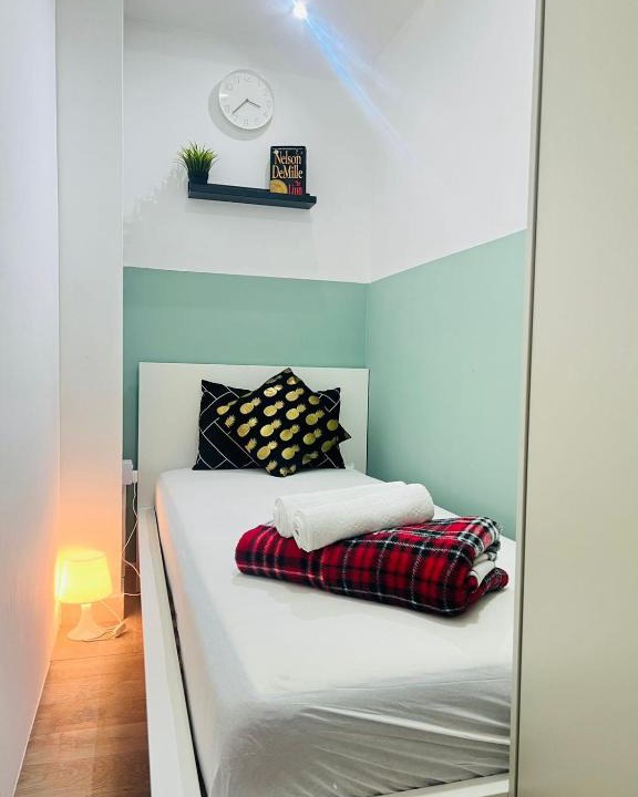 Al Barsha 1 House | Flexible Small Partition Room Near MOE