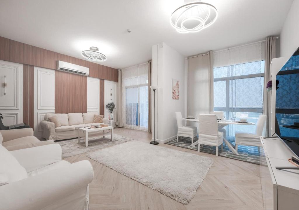 Dubai Apartment | Free housekeeping visits during your stay - StayShort - Comfy 2BR Stay in Liwan that Sleeps 6