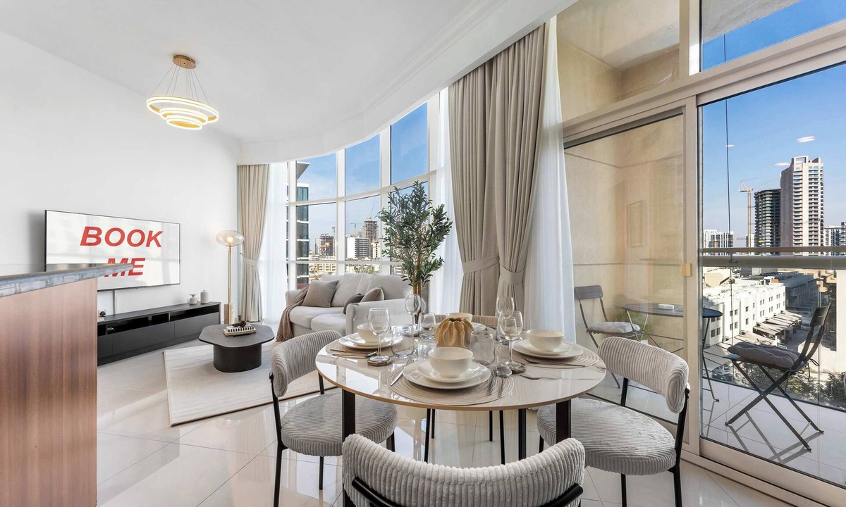 Jumeirah Village Circle Apartment | Free housekeeping visits during your stay - StayShort - Stylish 1-Bedroom Home Sleeps 4 in JVC
