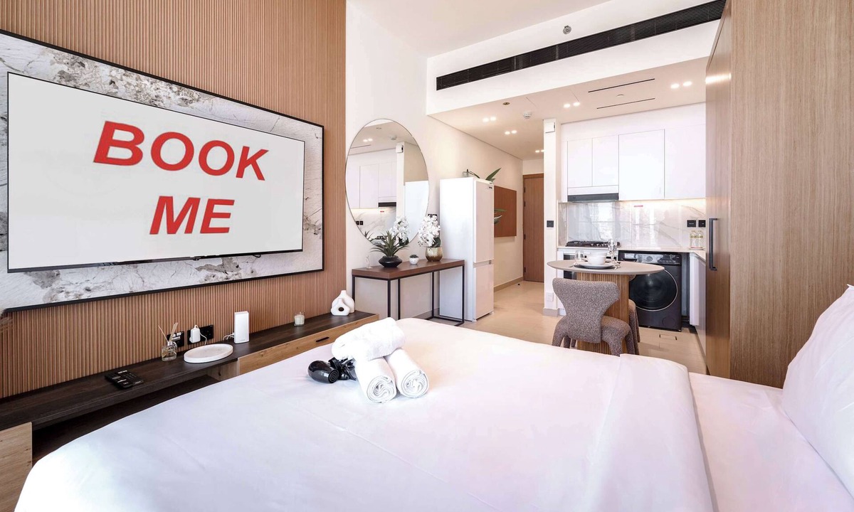 Jumeirah Village Circle Apartment | Free housekeeping visits during your stay - StayShort - Sophisticated Studio in JVC that Sleeps 2 with Balcony