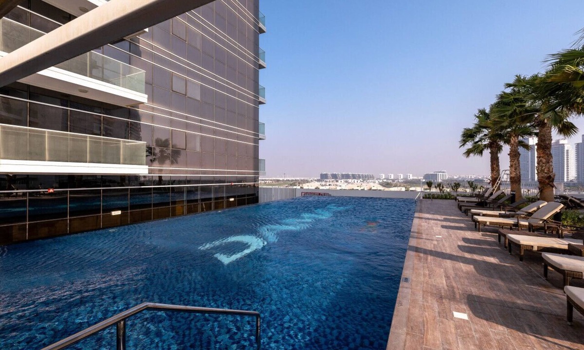 Dubai Apartment | Gala Guests - Carson Studio Collection
