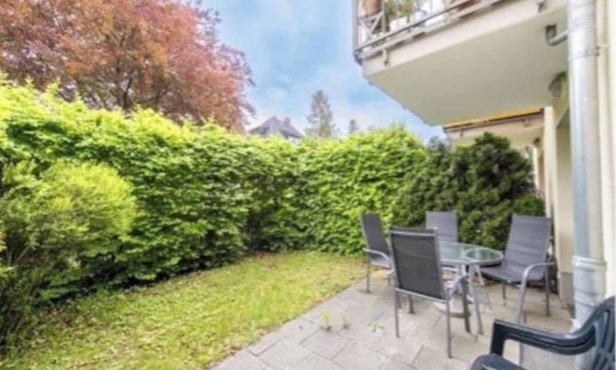 Am Waldfriedhof Condo | Garden apartment near Westpark, excellent public transport connections.