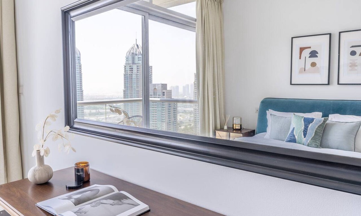 Dubai Marina Apartment | GuestReady - 2BR | Balcony with Stunning Sky View