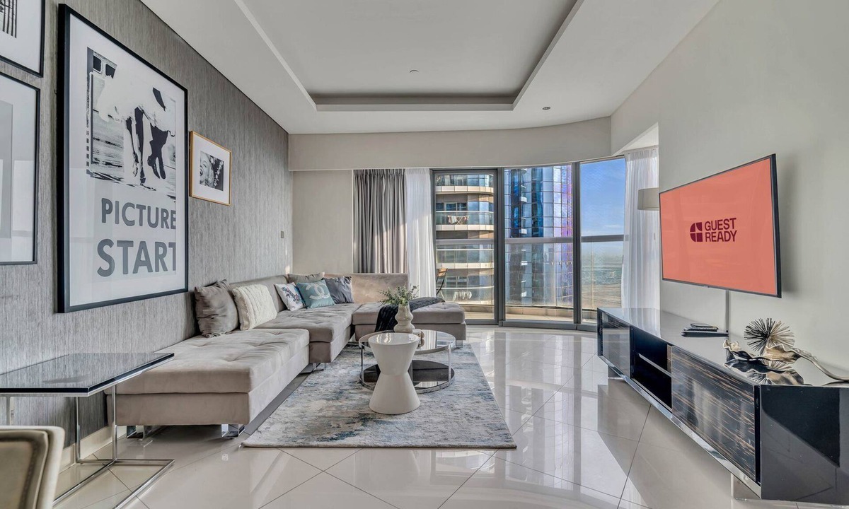 Business Bay Apartment | GuestReady - 3BR w/Balcony & Burj Khalifa view