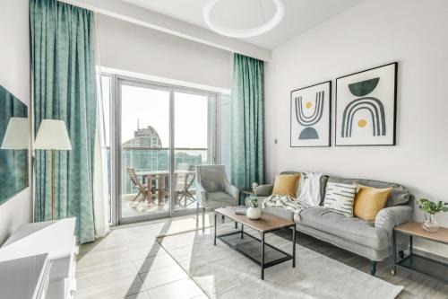 Jumeirah Lake Towers Apartment | GuestReady Holiday Homes - The Green Milieu