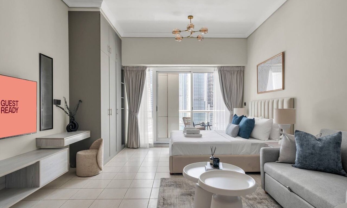 Jumeirah Lake Towers Apartment | GuestReady - Studio | JLT Skyline & Lake views