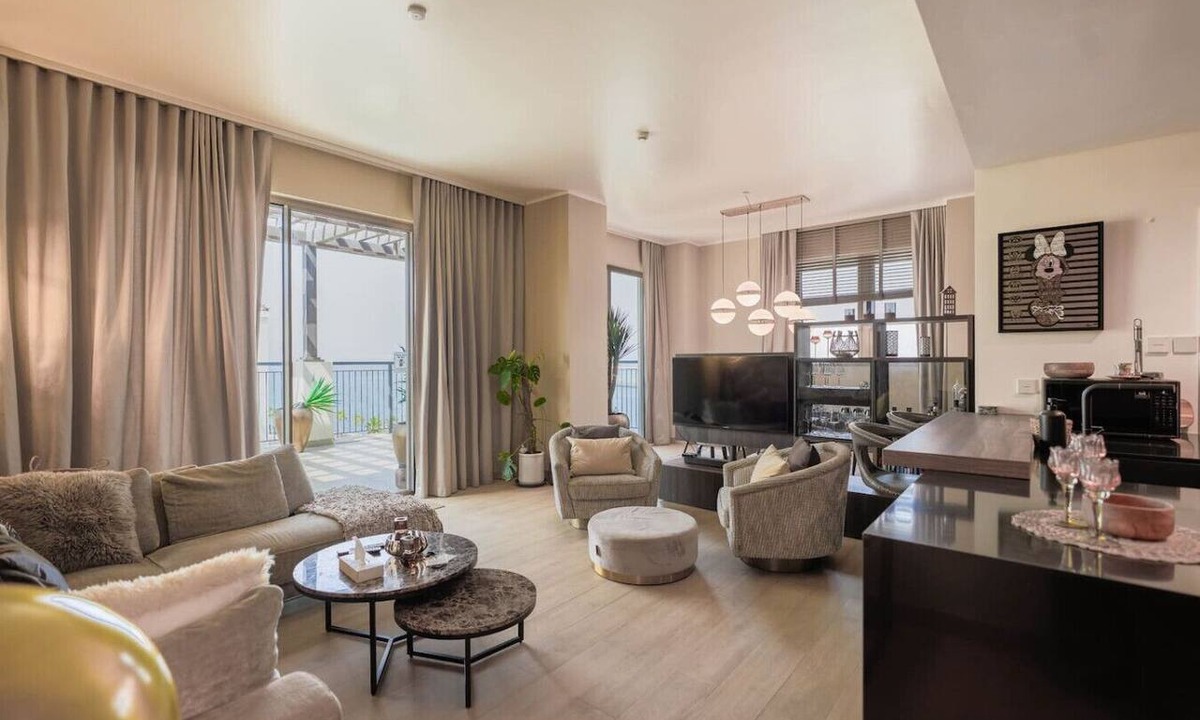 Dubai Apartment | HAVN - Top floor 2 bedroom with Sea and Pool View