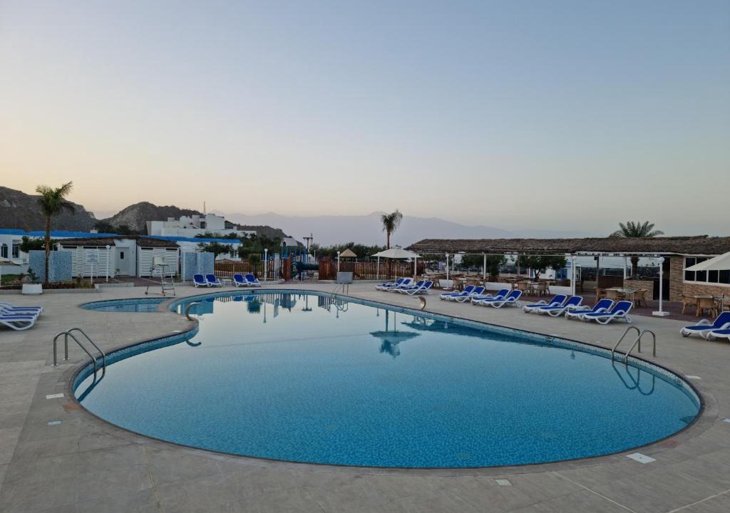 Al Kubus Hotel | Holiday Beach Resort
