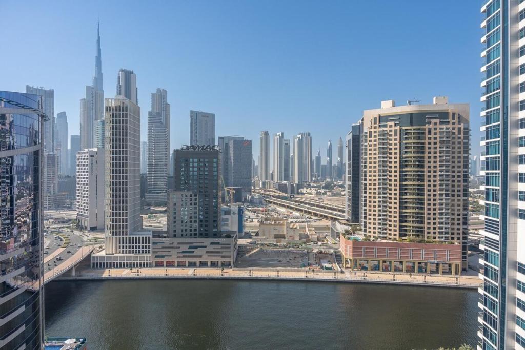 Business Bay Apartment | Homely 1-Bedroom Apartment With Bright Living Room in Business Bay