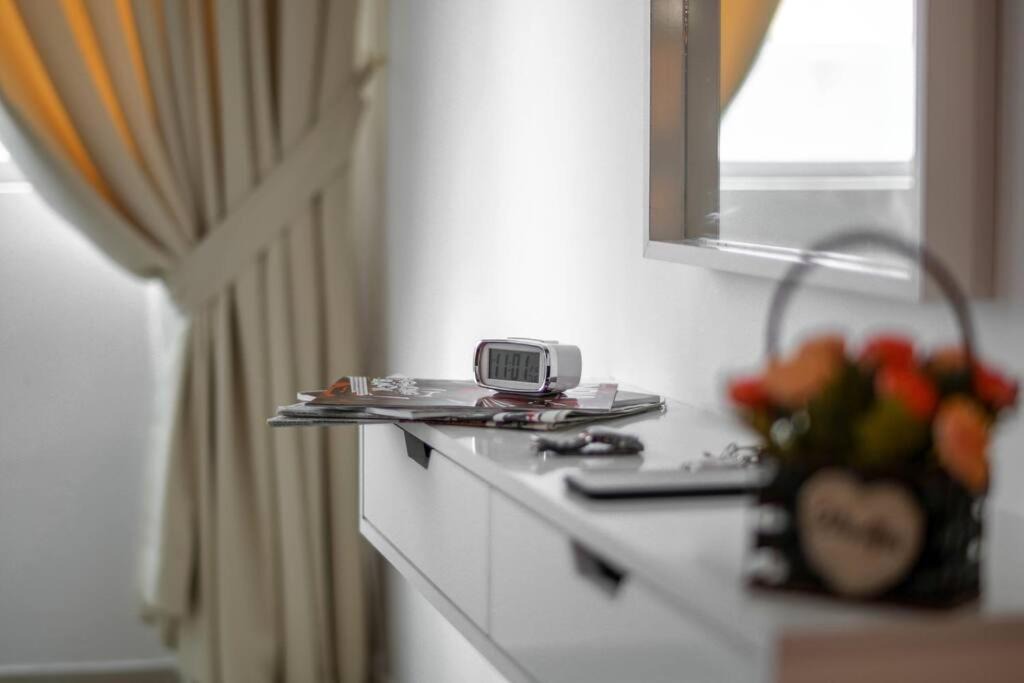 Abu Dhabi Apartment | HUGE 2 Bedroom Apartment Beach Front (City View)