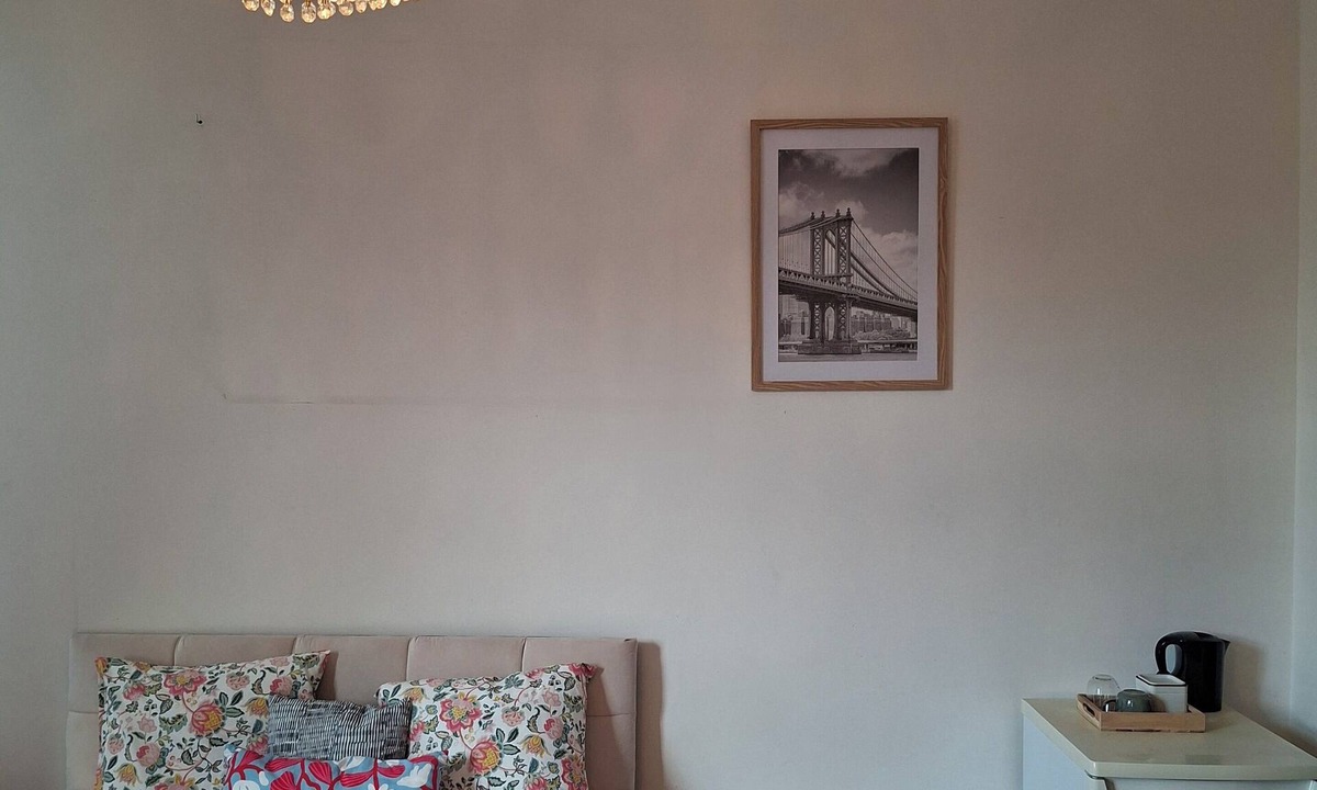 Sint-Jans-Molenbeek House | Large, bright and spacious bedroom