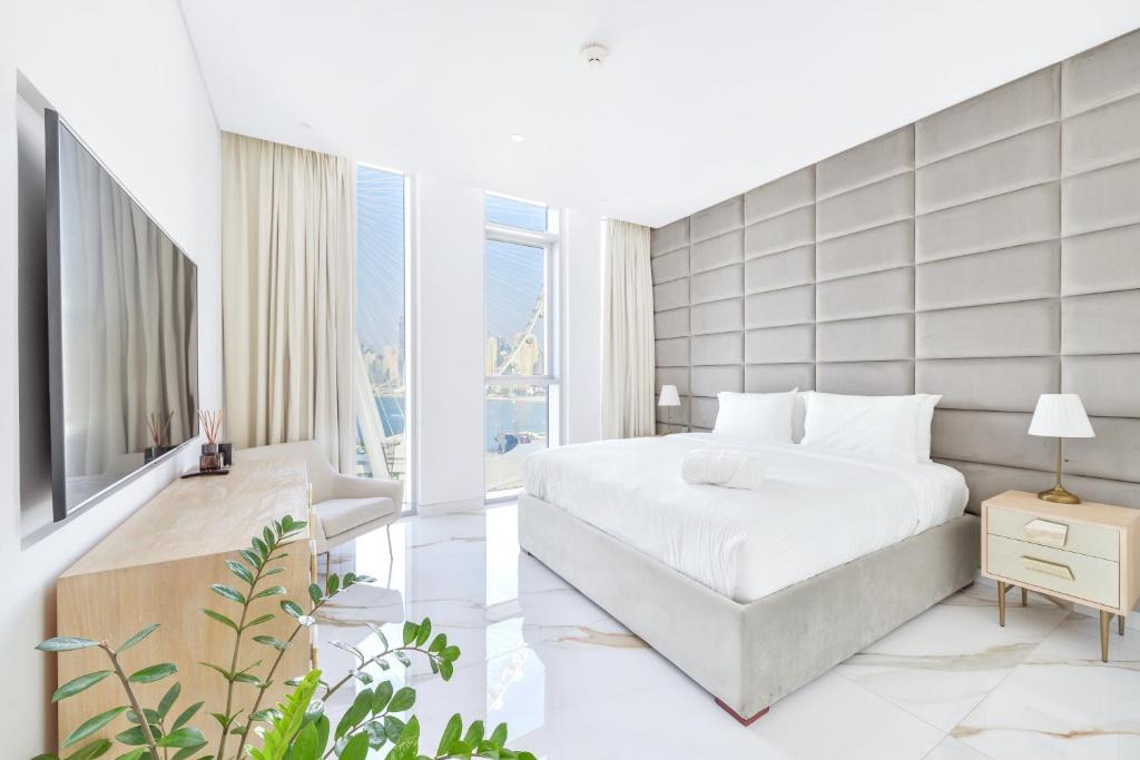 Dubai Apartment | Lavish & Equipped oceanfront 2 BR facing Ain Dubai