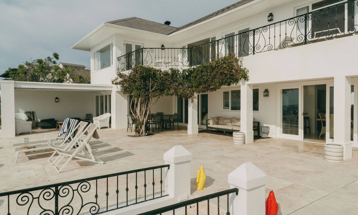 Simon's Town House | Links Crescent | Contemporary Coastal Sanctuary