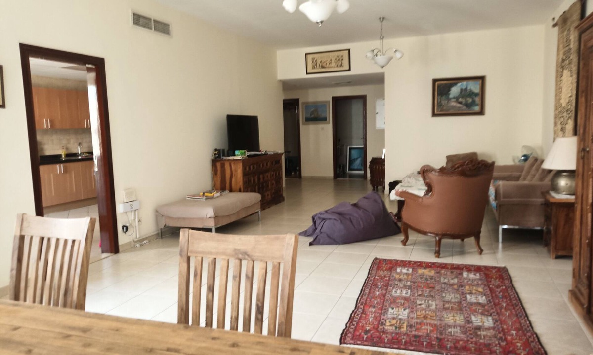 Dubai Apartment | Lovely 3 bedrooms: One flat fee for 3 people!