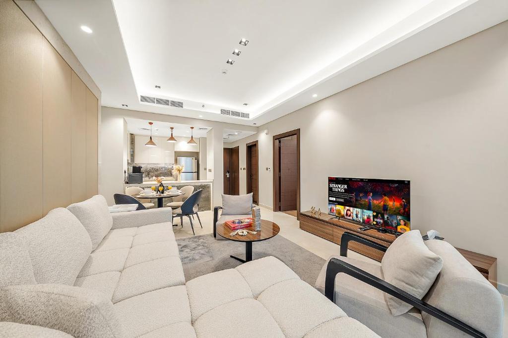 Business Bay Apartment | Luxe 1BR with Burj Khalifa View l 10mn to Downtown