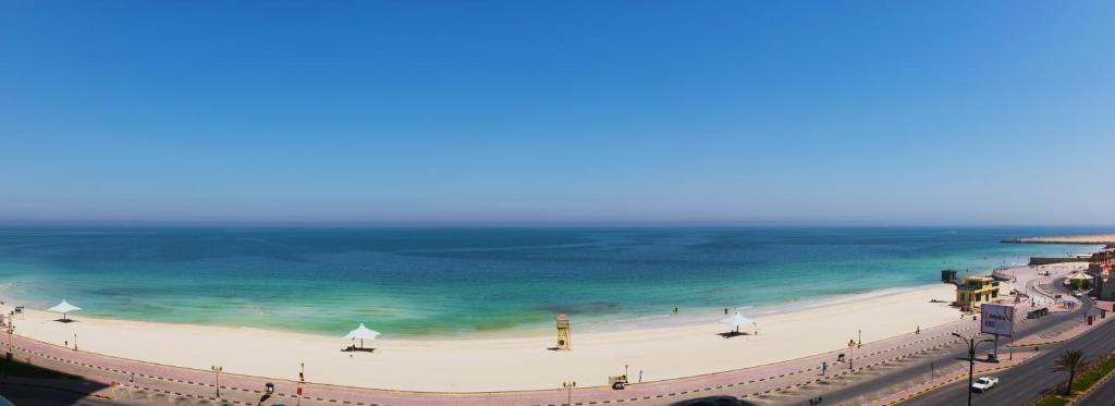 Rumailah Apartment | Luxury 1 BR Beach Apartment with Full Sea View