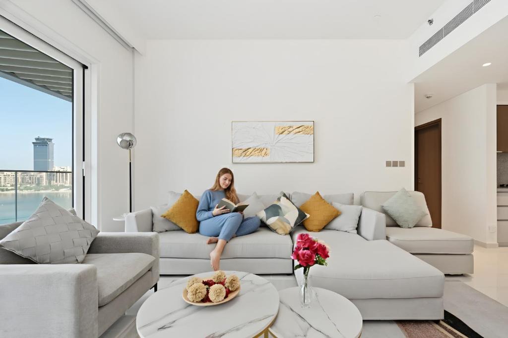 Dubai Marina Apartment | Luxury 2BR Emaar Beachfront with Private Beach & Infinity Pool, Palm Jumeirah & Atlantis Views