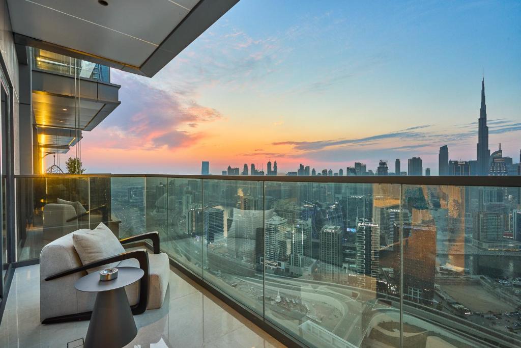 Business Bay Apartment | Luxury 3BR Maid room I Burj views I Downtown