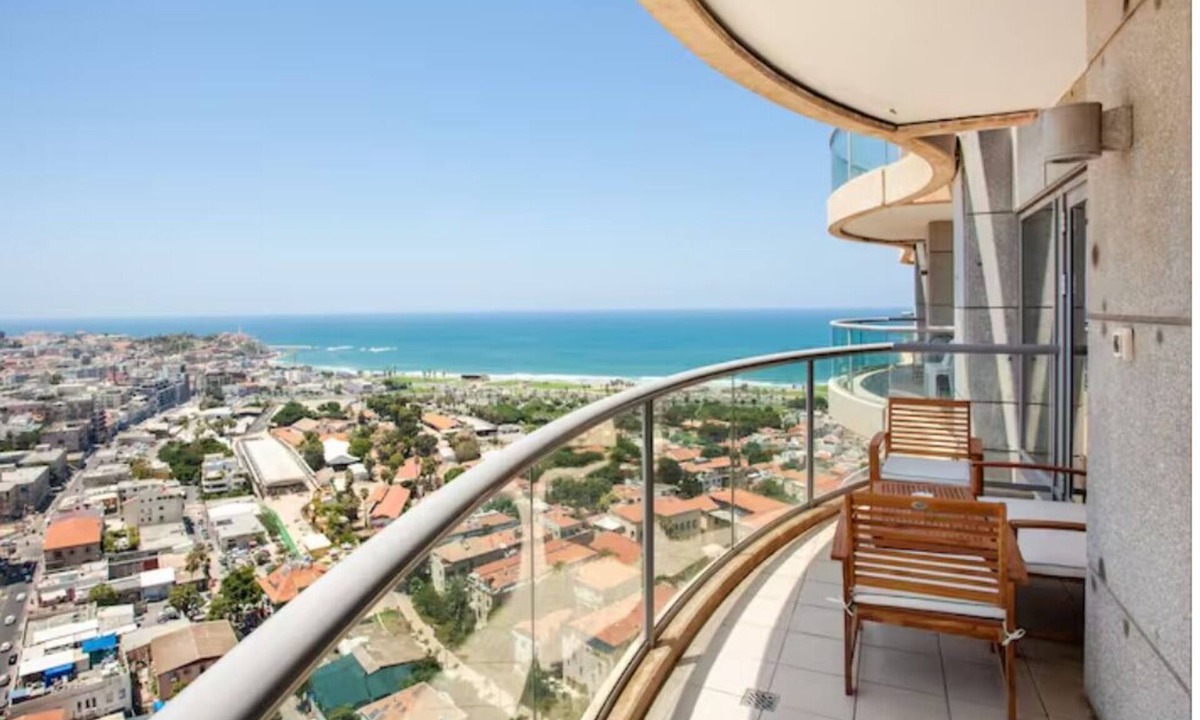 Neve Tzedek Apartment | Luxury Apartment with a sea view - Pool and Gym in the Residence