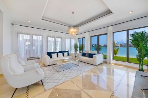 Palm Jumeirah Villa | Maison Privee - 5 Stars Villa with Private Pool or Beach on Palm Jumeirah