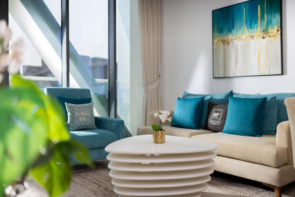 Palm Jumeirah Apartment | Maison Privee - Elegant Palm Retreat with Iconic Sea & Marina Vws